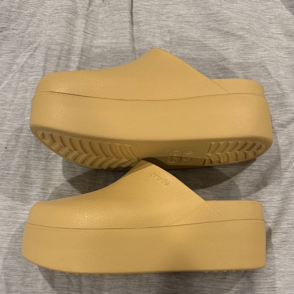 CROCS Mustard Platform Mules